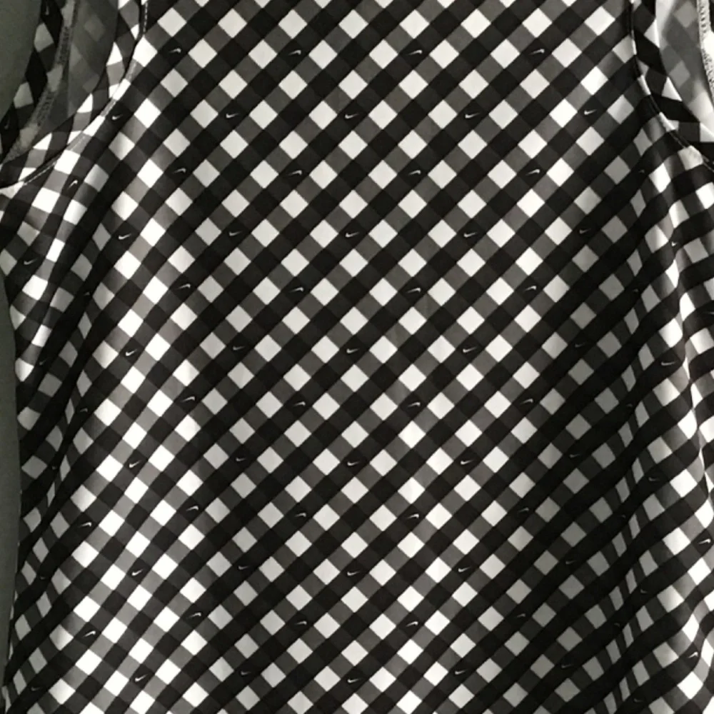 NWT~Nike Women’s Dri-Fit Sleeveless Golf Polo Shirt~Black and WhiteSize XS - Picture 11 of 14